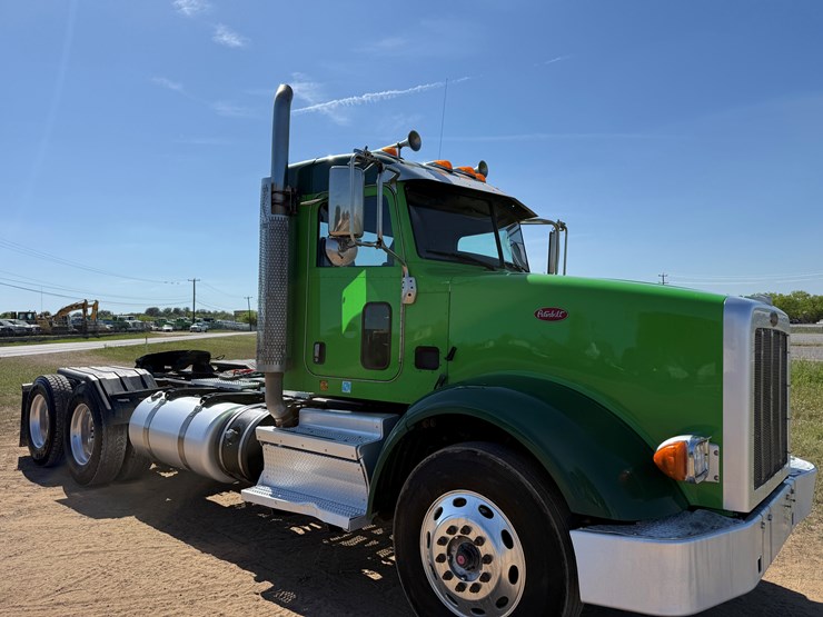 2020-peterbilt-367-image-3