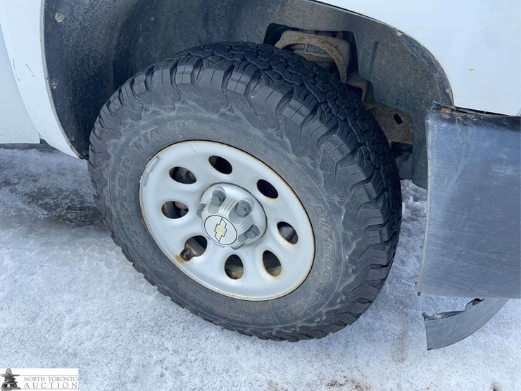 2011-chevrolet-silverado-1500-image-28