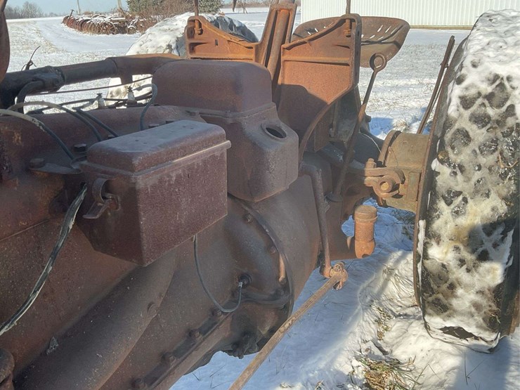 fordson-with-hard-rubber-tires-image-30