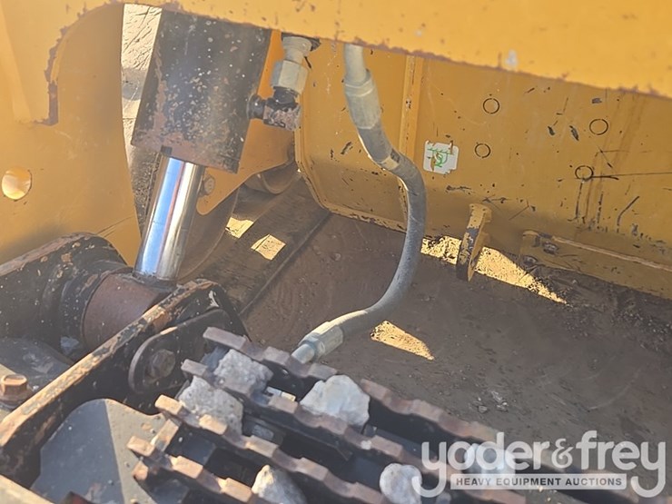 2021-caterpillar-289d3-image-30