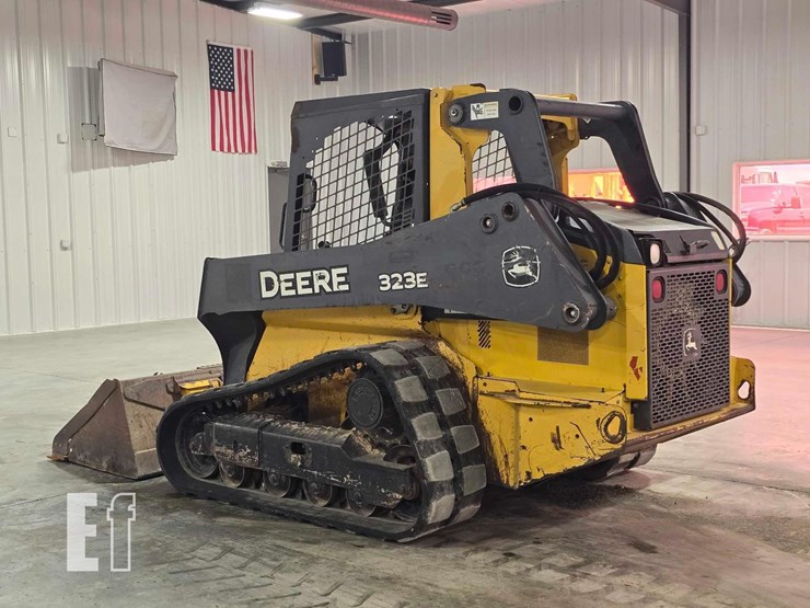 2014-deere-323e-image-4
