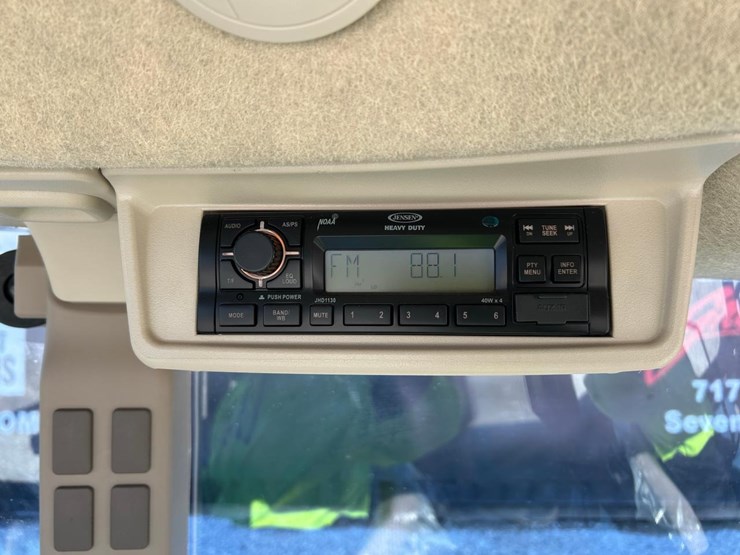 2021-john-deere-5075e-image-28