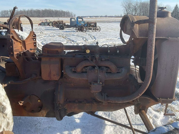 fordson-with-hard-rubber-tires-image-18