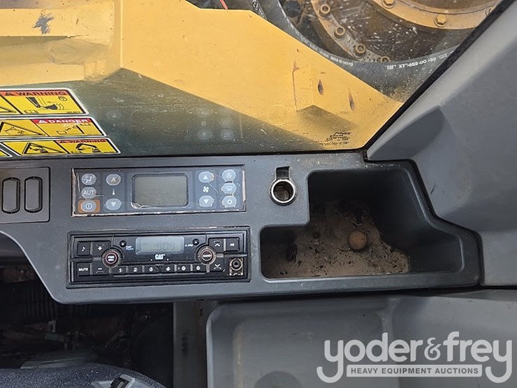 2017-caterpillar-336fl-image-100