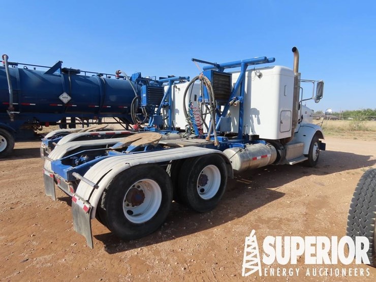 2015-peterbilt-365-image-3