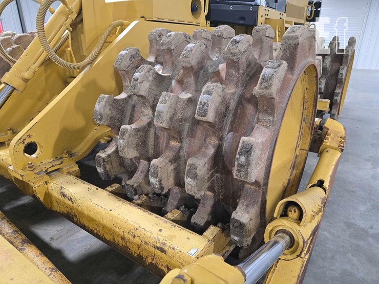 2015-caterpillar-815f-2-image-13