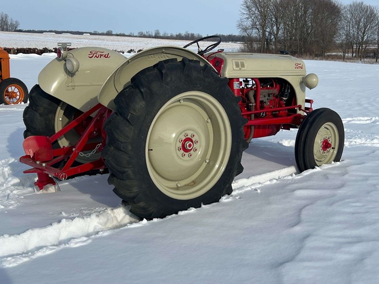 1952-ford-8n-image-3