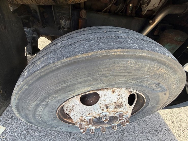 #31768-•-1998-freightliner-single-axle-truck-tractor-image-12