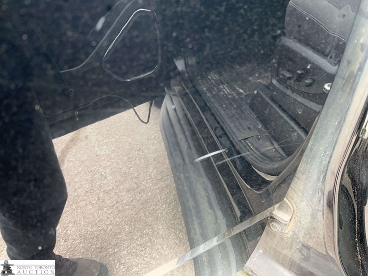 2016-chevrolet-tahoe-image-27