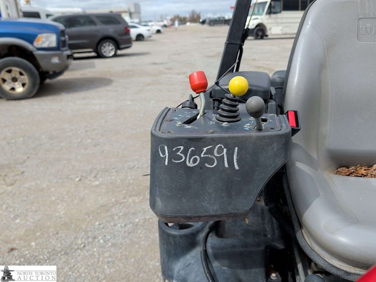 2013-toro-groundsmaster-3320-image-2