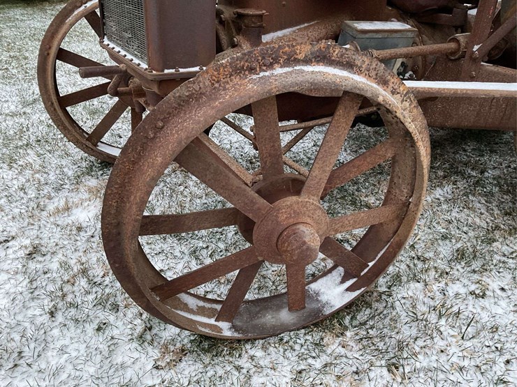 fordson-with-mounted-gleaner-combine-image-17