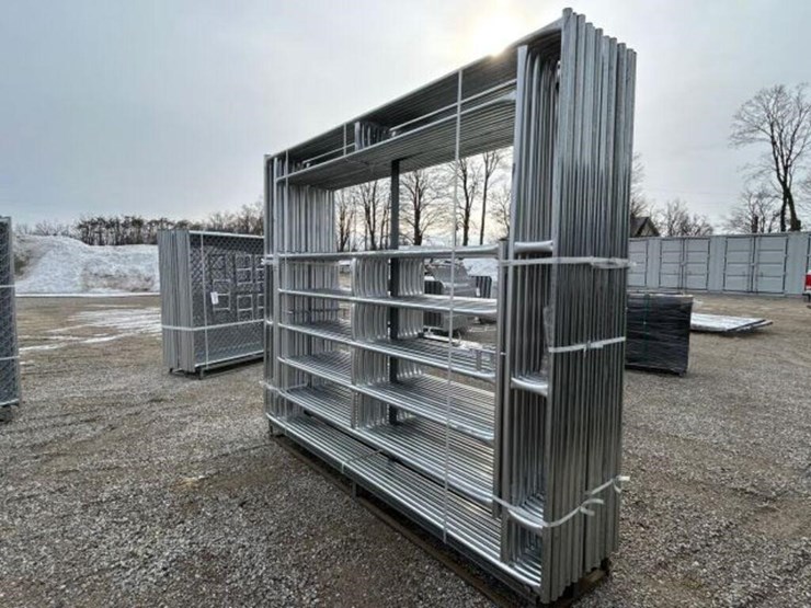 qty-of-(14)-10-ft-powder-coated-corral-panels-gate-image-4
