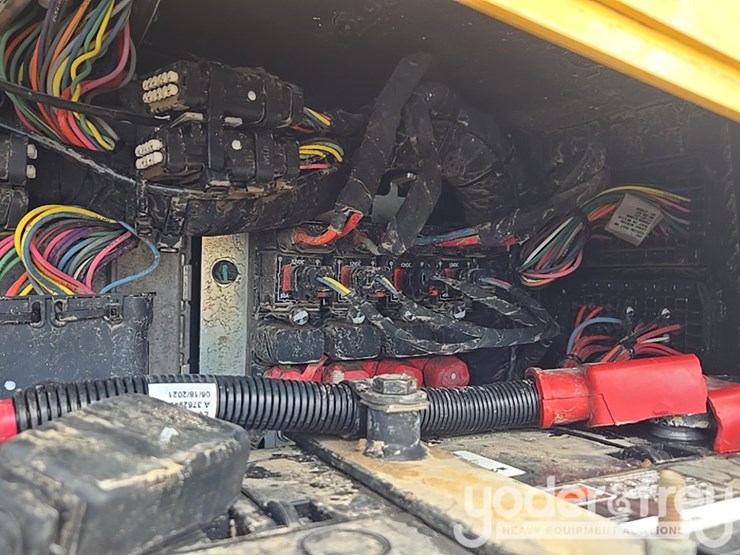 2021-caterpillar-d1-image-40