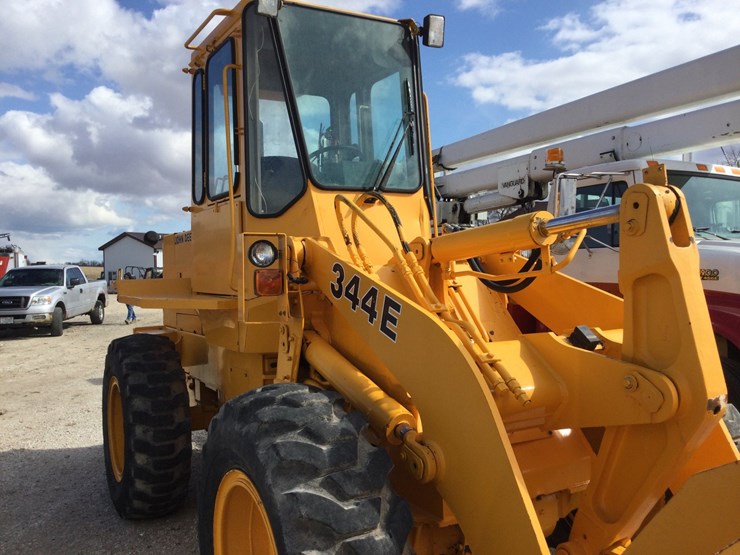 deere-344e-image-2