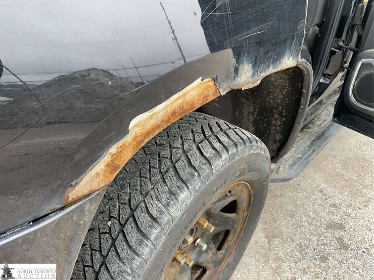 2017-chevrolet-tahoe-image-29