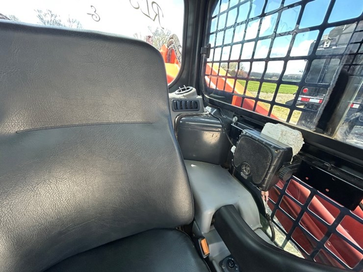 2013-kubota-svl90-image-24