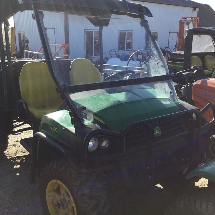 JOHN DEERE GATOR