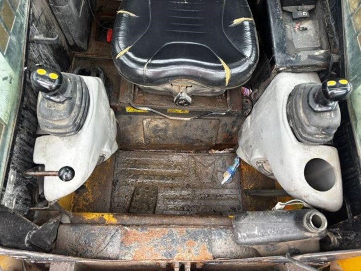 2009-caterpillar-232b2-image-14