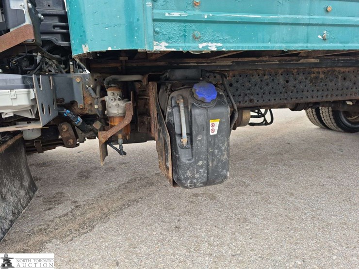 2014-isuzu-nqr-image-19