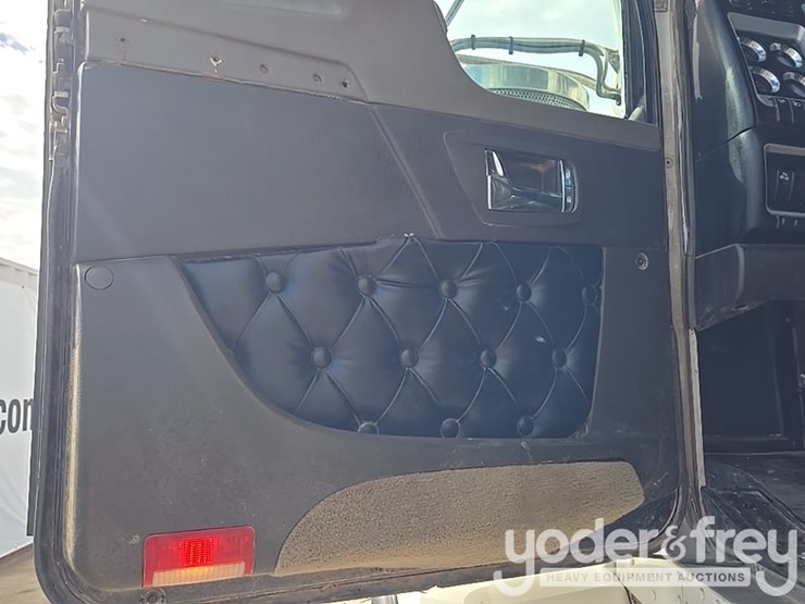 2014-kenworth-t800-image-118