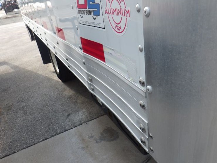 2014-isuzu-npr-hd-image-4