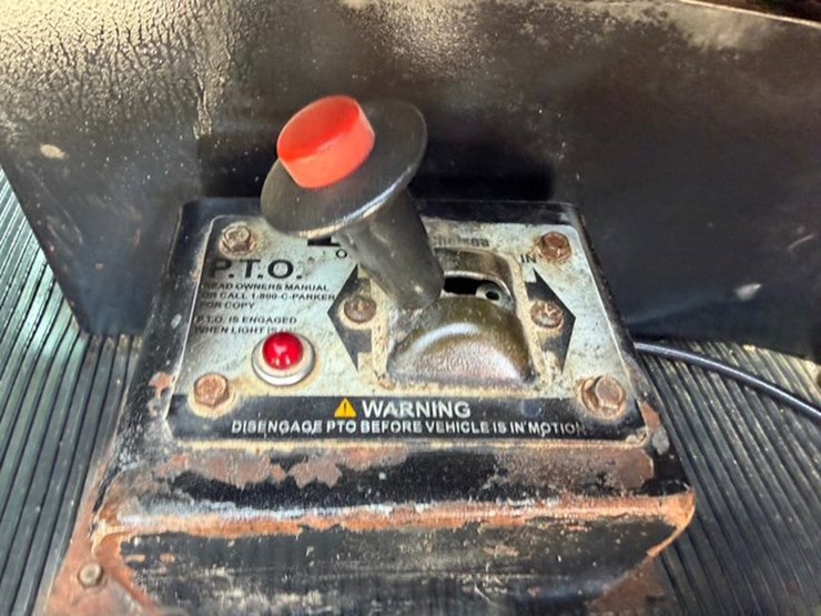 2009-peterbilt-388-image-16