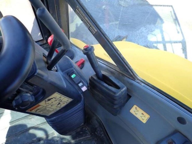 2012-new-holland-b95b-image-18