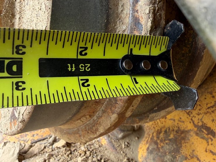 deere-750c-lt-image-9