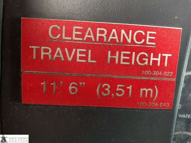 2010-freightliner-m2-106-image-59