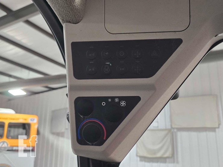 2020-jcb-3ts-8t-image-18