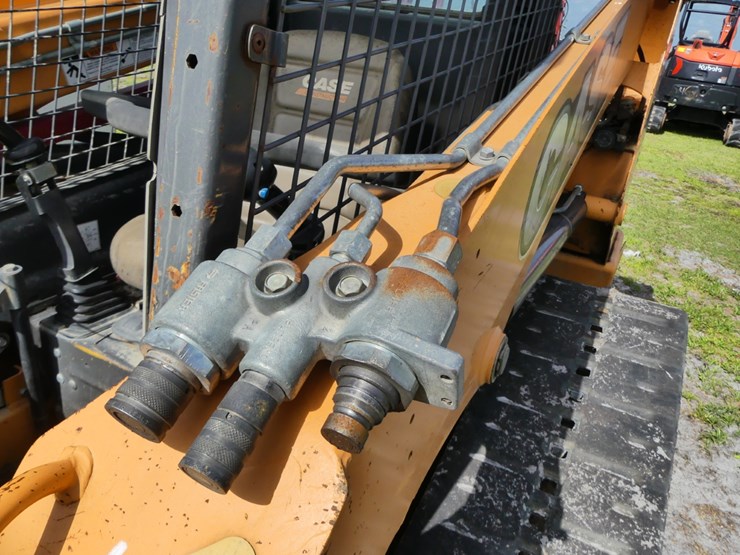 2015-case-tr320-image-10