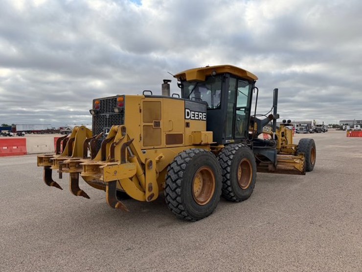 2005-deere-672d-image-5