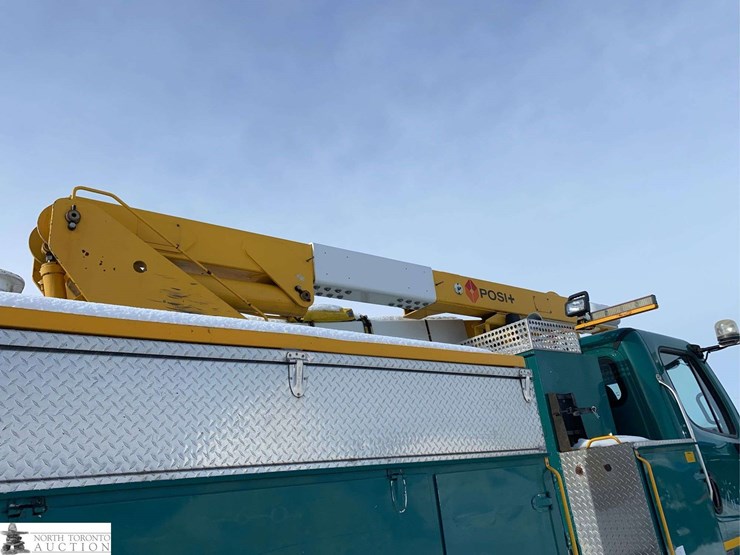 2010-freightliner-m2-106-image-34