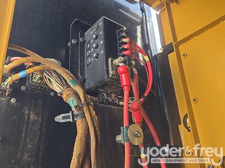 2017-caterpillar-336fl-image-41