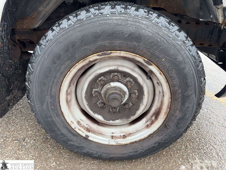 2011-ford-cargo-image-37