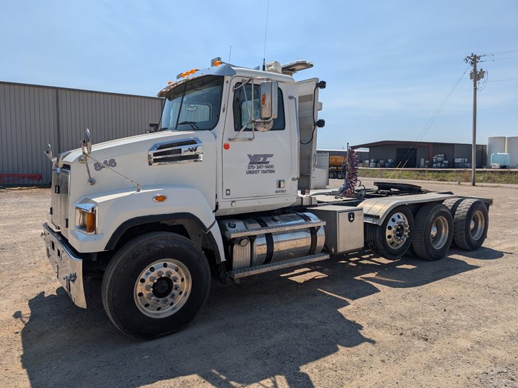 2016-western-star-4700-image-1