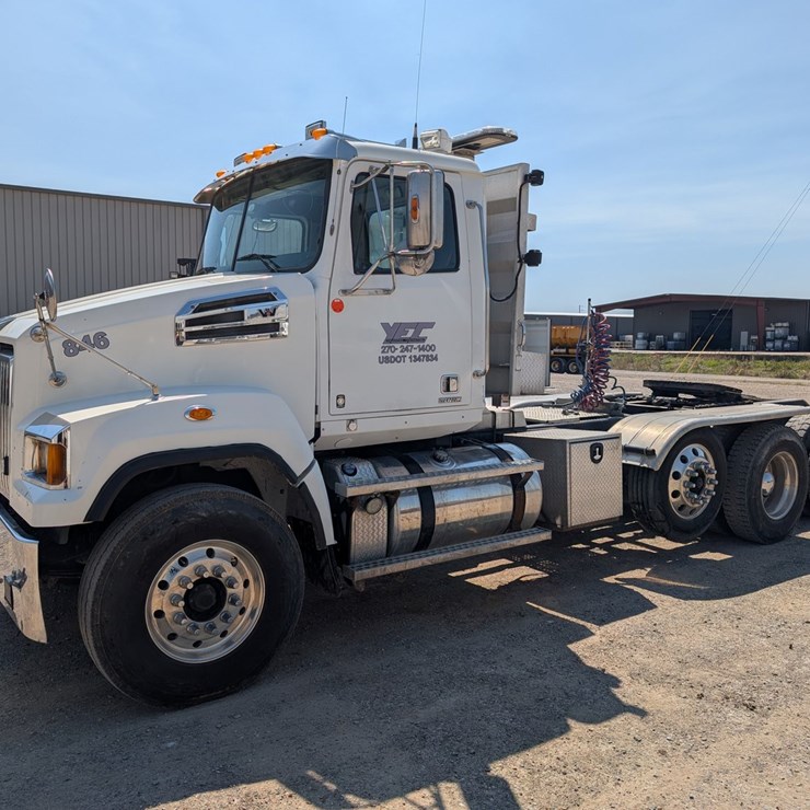 2016 WESTERN STAR 4700