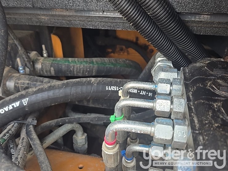 2016-case-750m-image-73