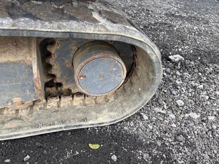 2017-takeuchi-tb240-image-14