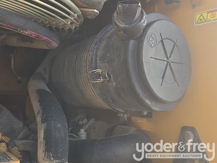 2021-caterpillar-289d3-image-50