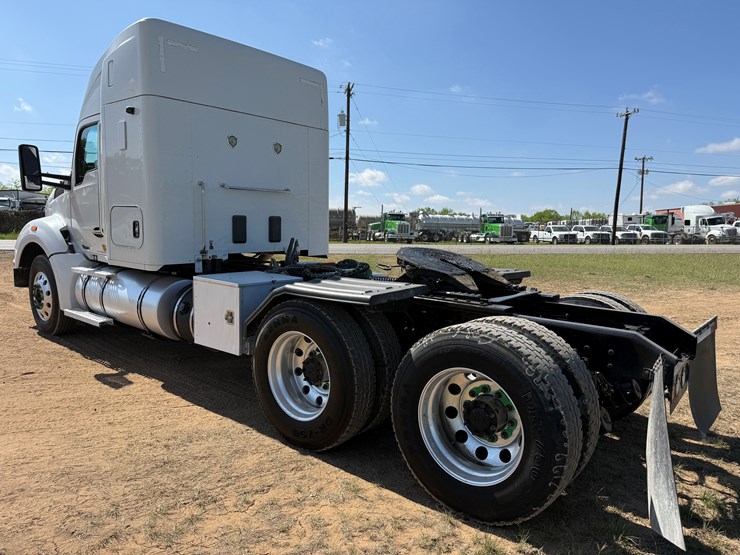 2016-kenworth-t880-image-7