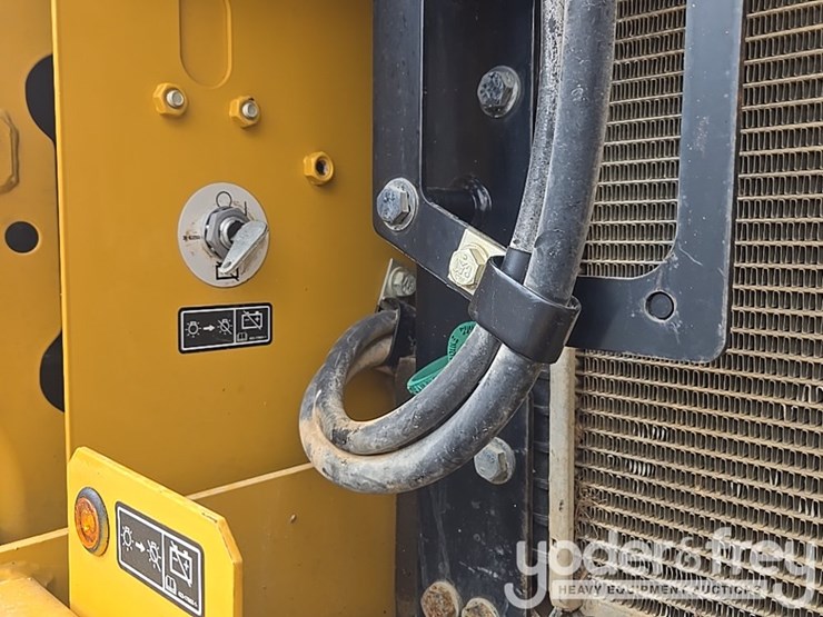 2019-caterpillar-336-image-47