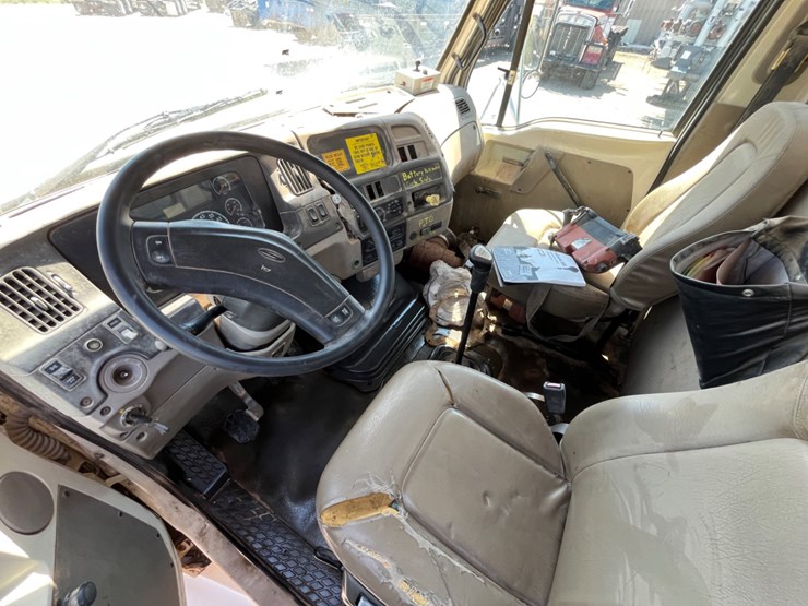 2007-sterling-lt7500-image-17