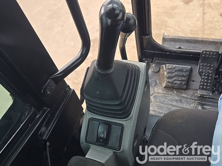 2018-caterpillar-305.5-image-106