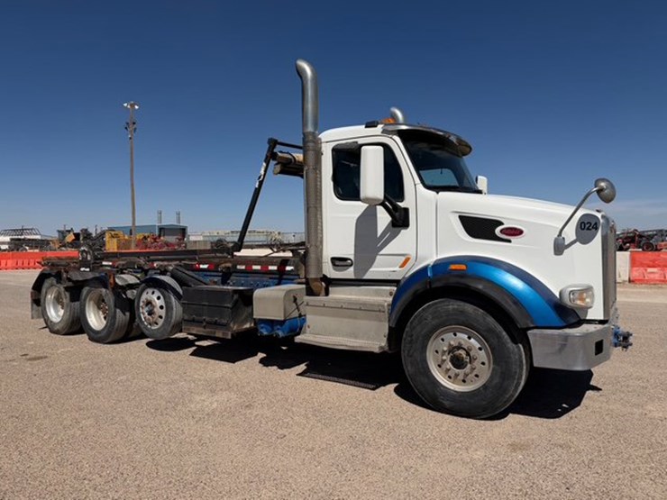 2016-peterbilt-567-image-3