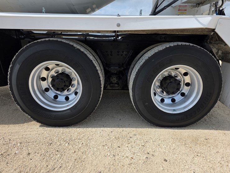 2022-westernstar-daycab-4700-concrete-mixer-truck-image-16