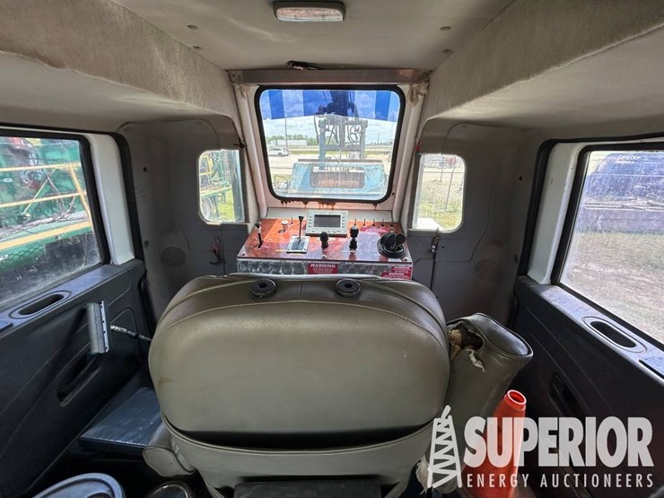 2014-international-7400-image-7