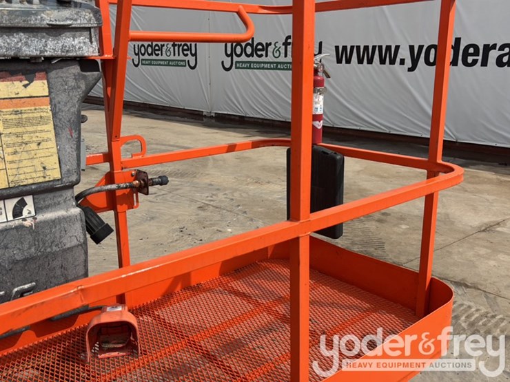 2014-jlg-800aj-image-37