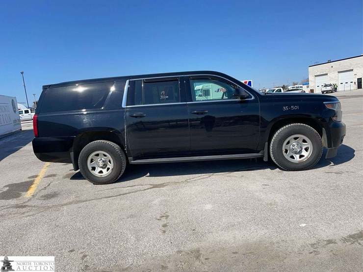 2019-chevrolet-suburban-image-4