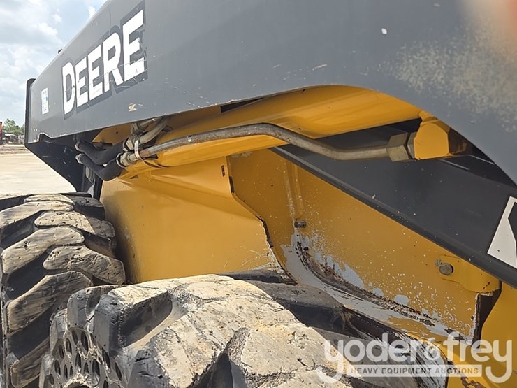 2011-deere-328d-image-23